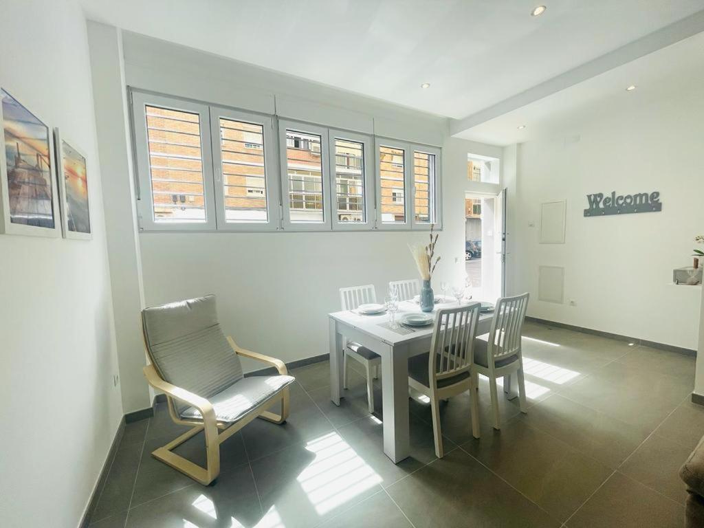 Apartamento Alhucemas Playa Малага Экстерьер фото