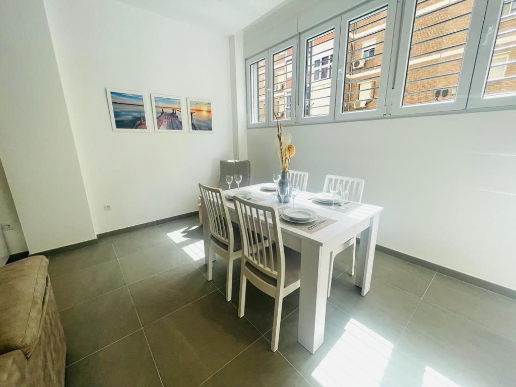 Apartamento Alhucemas Playa Малага Экстерьер фото