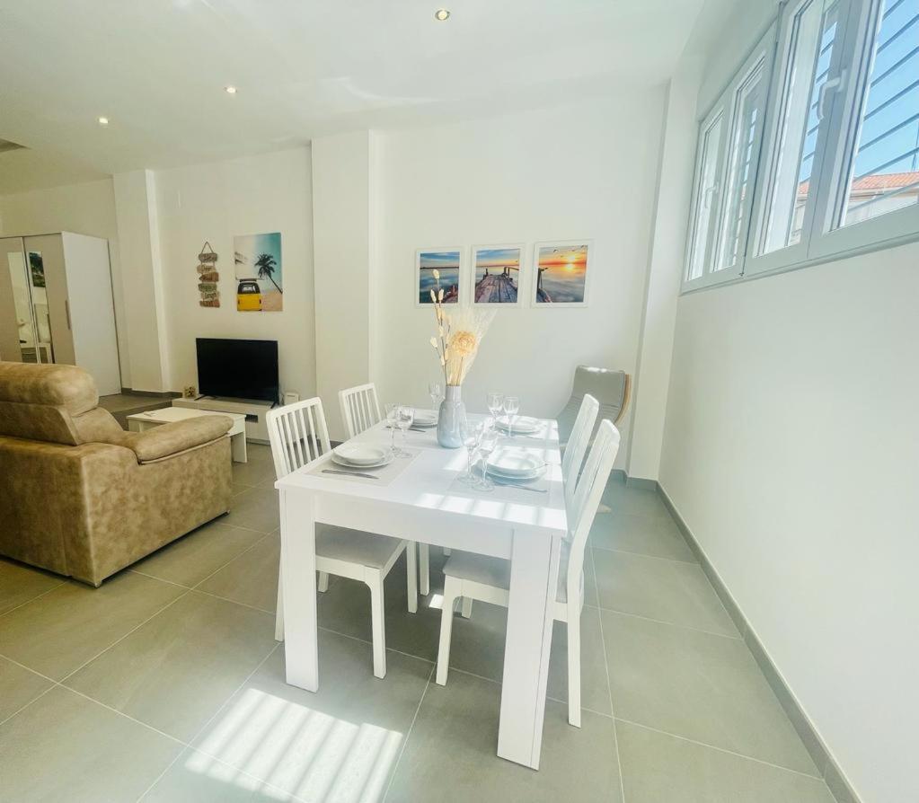 Apartamento Alhucemas Playa Малага Экстерьер фото